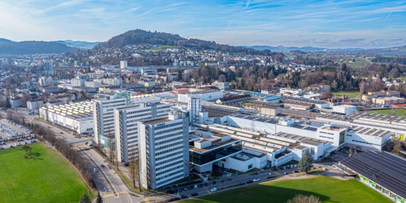 Der Bühler-Hauptsitz in Uzwil – wie gelangen die Mitarbeiter künftig besser mit dem ÖV dorthin? Bild: zvg