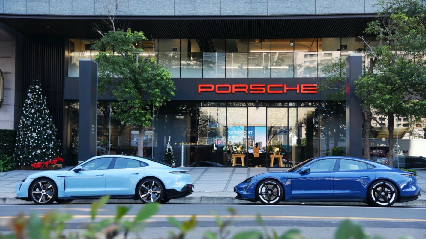 Autos sind Emotionen und werden meist beim Händler gekauft. Wenn sie diesen Status verlieren, werden sie wohl wie Handys im Online Shop gekauft. Foto: Porsche