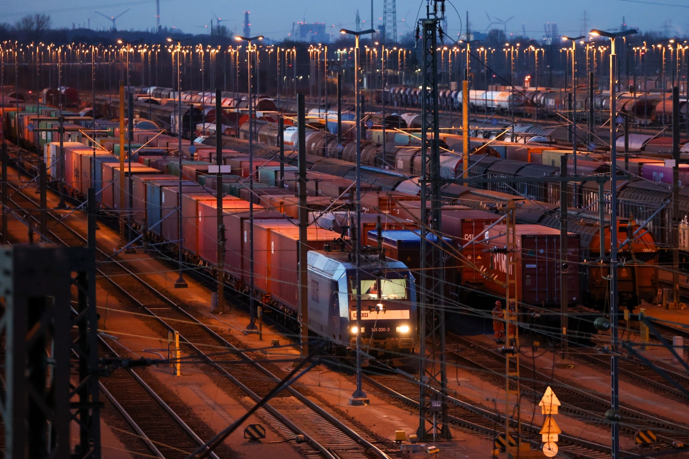Verkehrsverlagerung ade: Schienentransporteure müssen wohl dieses Jahr in Deutschland bis zu 113 Prozent höhere Trassenpreise bezahlen. Foto: Bodo Marks (Keystone)