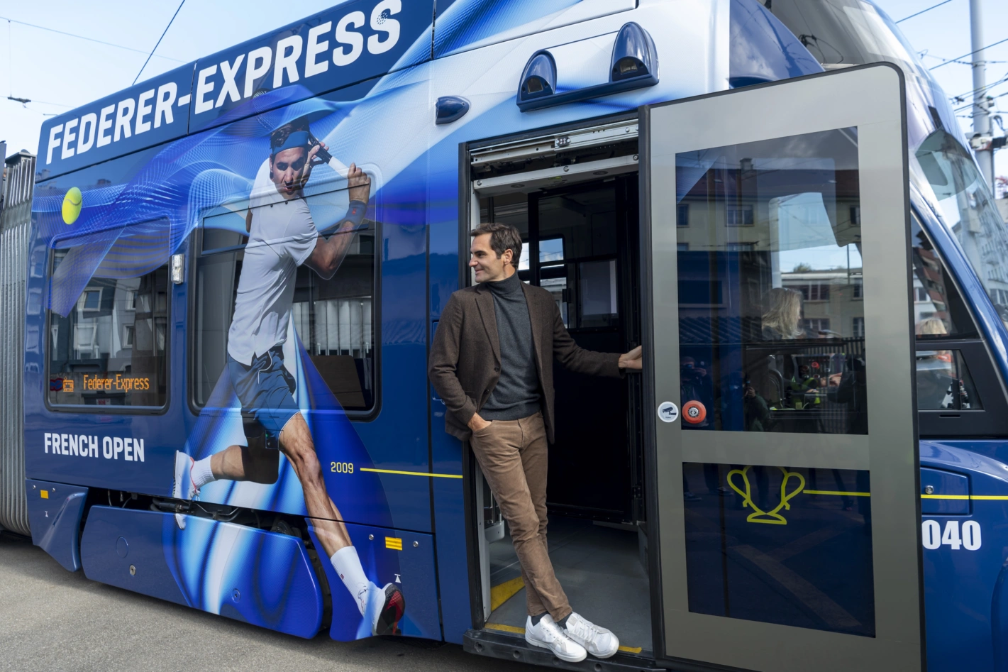 Roger Federer hat 2021 sein eigenes Tram in Basel erhalten. Foto: Georgios Kefalas/KEYSTONE)