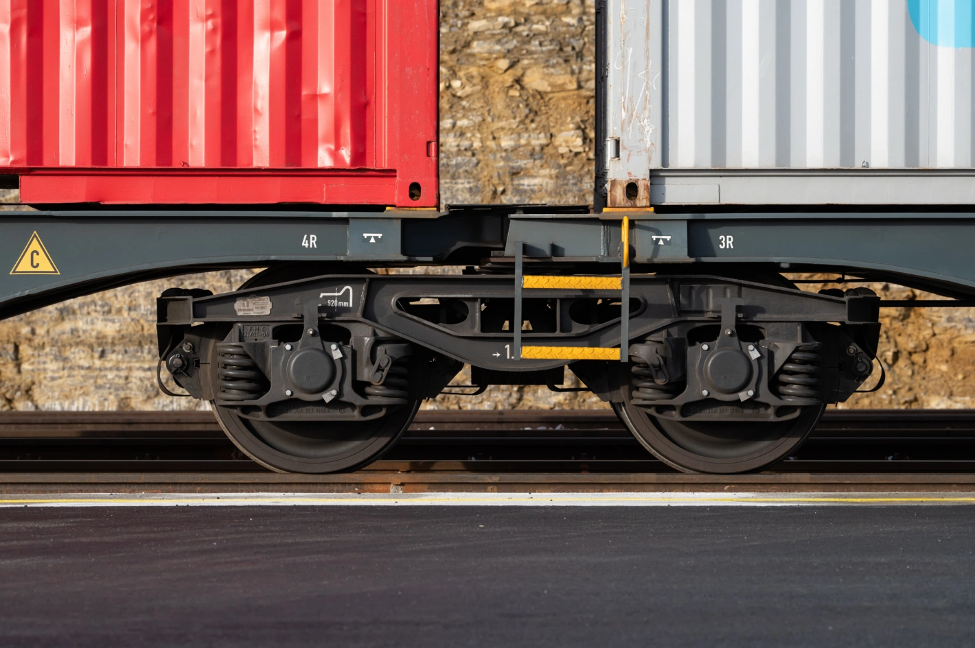 Zahlen künftig die Wagenhalter für Schäden an den Laufflächen von Güterzug-Rädern? SBB Cargo International möchte die Haftung entsprechend anpassen. Foto: Silas Stein (Keystone)