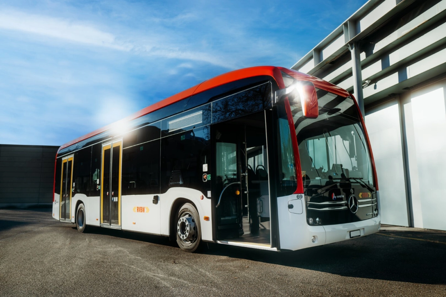 Der Bus von Daimler Buses im Einsatz bei den Verkehrsbetrieben Baden-Wettingen. Bild: zvg