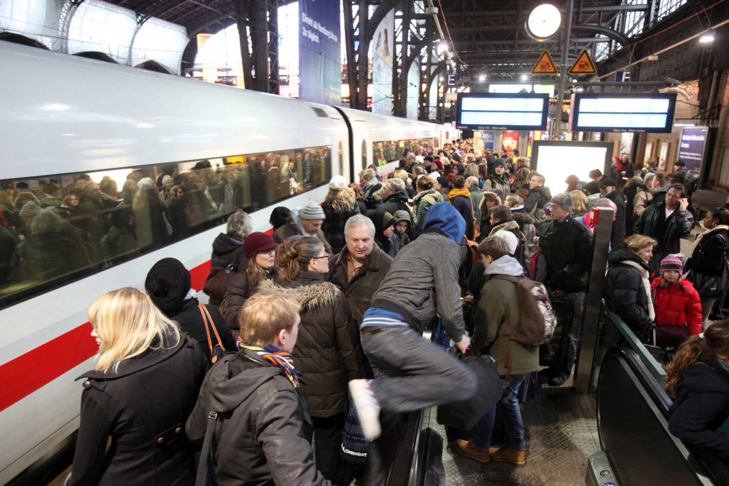 Ein gewohntes Bild in Deutschland - Chaos bei der Deutschen Bahn. Foto: Bodo Marks / EPA