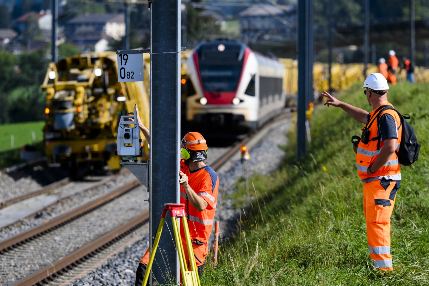 Das BAV vergibt vor allem Baubewilligungen im Bereich des öffentlichen Verkehrs. Dafür verrechnet das Bundesamt künftig 200 Franken pro Stunde.  Foto: Jean-Christophe Bott/KEYSTONE